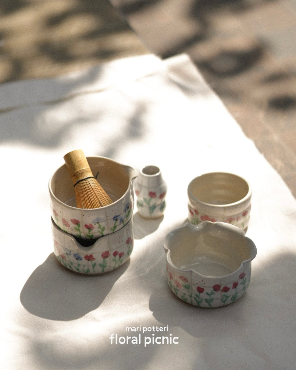 MARI POTTERI PICNIC FLORAL FLOWER matchari (matcha bowl) & chasen holder set