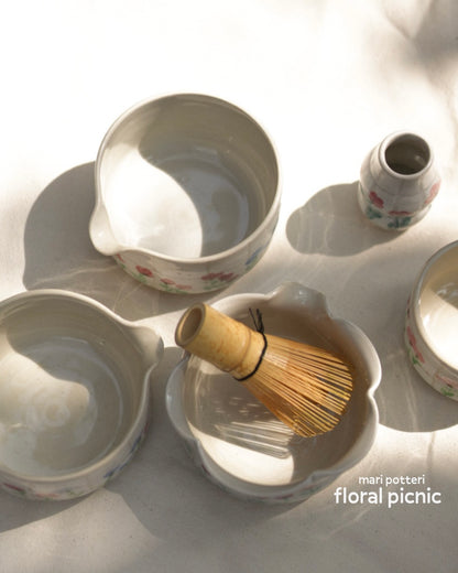 MARI POTTERI PICNIC FLORAL FLOWER matchari (matcha bowl) & chasen holder set