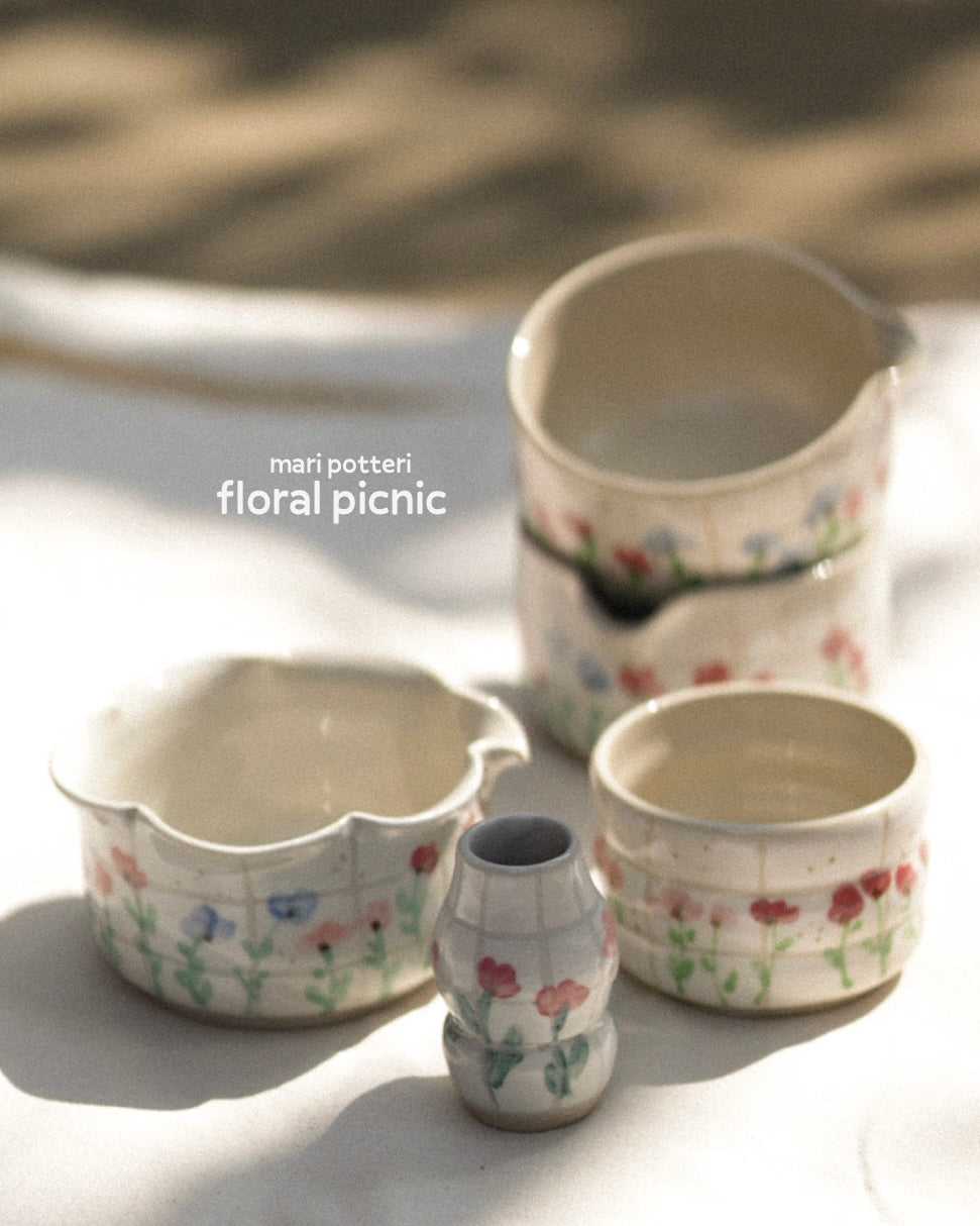 MARI POTTERI PICNIC FLORAL FLOWER matchari (matcha bowl) & chasen holder set